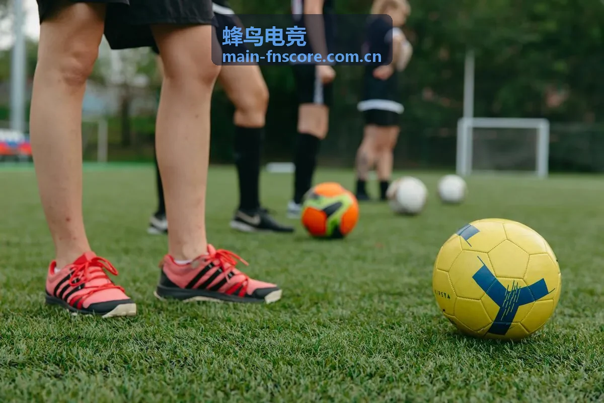 蜂鸟电竞选手赤霄在团战中突进